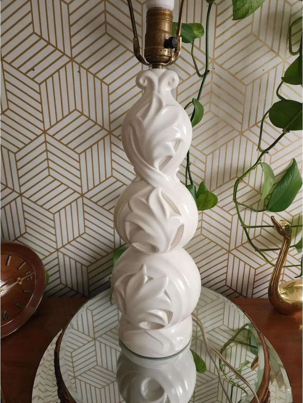 Vintage Midcentury Ivory Ceramic Holland Mold Lamp